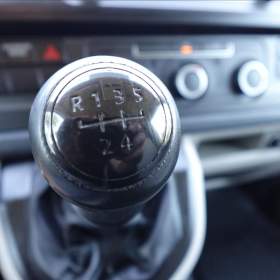Foto inzerátu Volkswagen Transporter 2,0 TDI L2H1 KLIMA SERVISKA