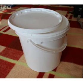 Fotka k inzerátu Plastový kyblík s víkem / 19626853