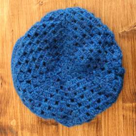 Fotka k inzerátu  Nová ručně háčkovaná kšiltovka / 19457393