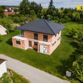 Prodej, Rodinný dům, 285 m2 / 19330036