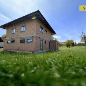 Prodej, Rodinný dům, 285 m2 / 19330036