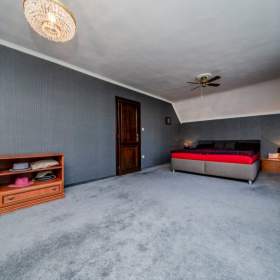 Prodej, Rodinný dům, 220 m2 / 19380225