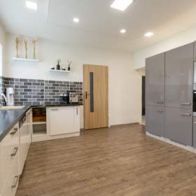 Prodej, Rodinný dům, 215 m2 / 19591992