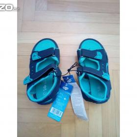 Fotka k inzerátu Prodám nové dětské sandálky. / 19349119