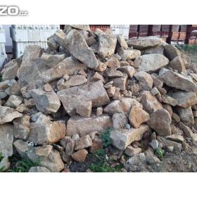 Kamen na skalku, zidku, opernou zed - piskovec / 15370618