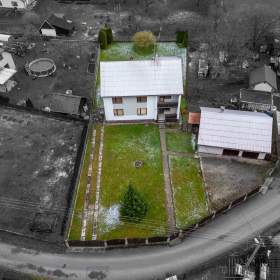 Prodej prostorného rodinného domu v Ženklavě – zahrada, garáž, bazén / 19629538