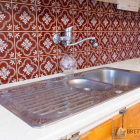 Foto inzerátu Prodej prostorného rodinného domu v Ženklavě – zahrada, garáž, bazén