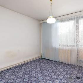 Foto inzerátu Prodej prostorného rodinného domu v Ženklavě – zahrada, garáž, bazén