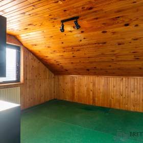 Foto inzerátu Prodej prostorného rodinného domu v Ženklavě – zahrada, garáž, bazén