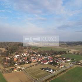 Pronájem stylového podkrovního bytu 4+1 v obci Ostrov u Tochovic / 19402340
