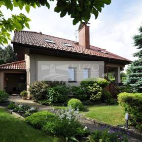 Prodej rodinného domu 361m2, pozemek 979 m2 / 19403325