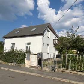 Vila o 2 bytových jednotkách / 19419301
