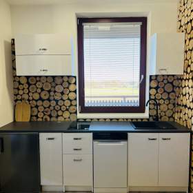 Foto inzerátu Pronájem zařízeného bytu 1+kk s terasou a parkovacím stáním – Čeladná