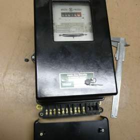 Třífázový klasický elektroměr, sazbové a součtové hodiny / 10140631