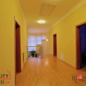 Foto inzerátu Prodej rodinné domy, 550 m² - Nová Role - Mezirolí