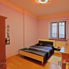 Foto inzerátu Prodej rodinné domy, 550 m² - Nová Role - Mezirolí