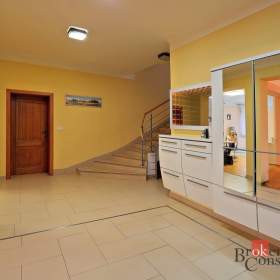 Foto inzerátu Prodej rodinné domy, 550 m² - Nová Role - Mezirolí