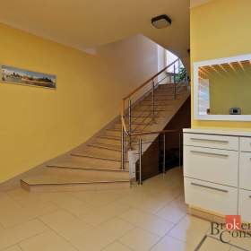 Foto inzerátu Prodej rodinné domy, 550 m² - Nová Role - Mezirolí