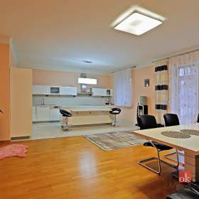 Foto inzerátu Prodej rodinné domy, 550 m² - Nová Role - Mezirolí