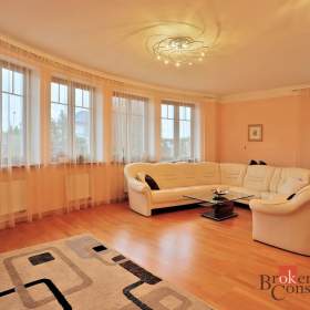 Foto inzerátu Prodej rodinné domy, 550 m² - Nová Role - Mezirolí