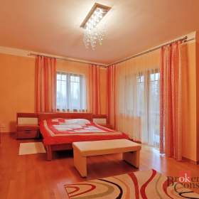 Foto inzerátu Prodej rodinné domy, 550 m² - Nová Role - Mezirolí