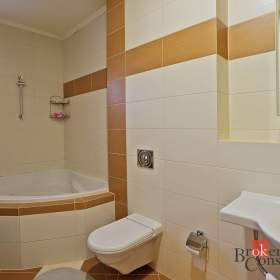 Foto inzerátu Prodej rodinné domy, 550 m² - Nová Role - Mezirolí