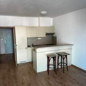 Pronájem byty 2+kk, 68 m2 -  Jesenice / 19480351