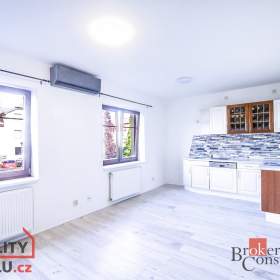 Pronájem byty 2+kk, 42 m2 -  / 19482570