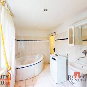 Foto inzerátu Prodej rodinného domu 240 m², Chomutov