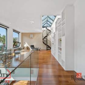 Foto inzerátu Prodej bytu 3+kk 221 m², Praha