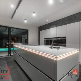 Foto inzerátu Prodej rodinného domu 216 m², Úherce