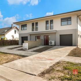 Foto inzerátu Prodej rodinného domu 160 m², Milovice