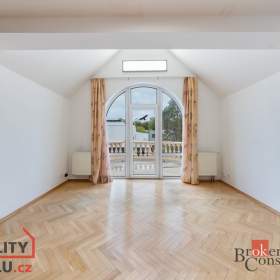 Foto inzerátu Pronájem vily 369 m², Dolní Břežany