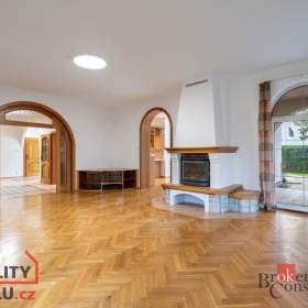 Foto inzerátu Pronájem vily 369 m², Dolní Břežany
