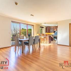 Prodej rodinného domu 206 m², Chválenice / 19663055