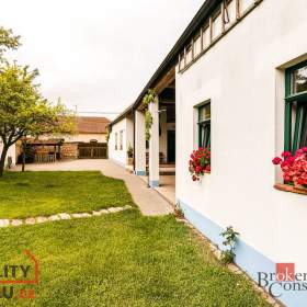 Foto inzerátu Prodej rodinného domu 403 m², Perná