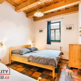 Foto inzerátu Prodej rodinného domu 403 m², Perná