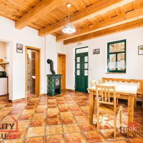 Foto inzerátu Prodej rodinného domu 403 m², Perná