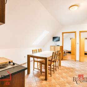 Foto inzerátu Prodej rodinného domu 403 m², Perná