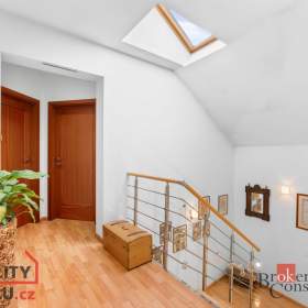 Foto inzerátu Prodej rodinného domu 184 m², Veleň