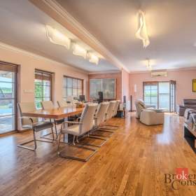 Foto inzerátu Prodej rodinného domu 307 m², Praha