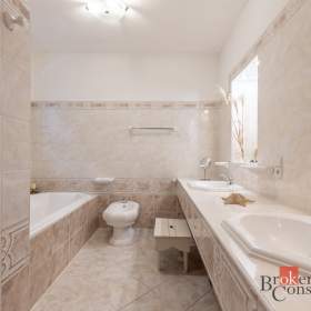 Foto inzerátu Prodej rodinného domu 402 m², Hodonice