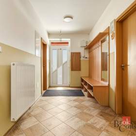 Foto inzerátu Prodej rodinného domu 198 m², Butoves