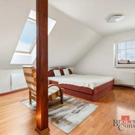 Foto inzerátu Prodej rodinného domu 198 m², Butoves