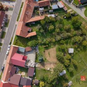 Foto inzerátu Prodej stavebního pozemku 811 m², Kozlany