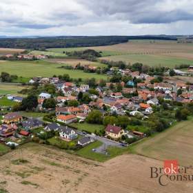 Foto inzerátu Prodej stavebního pozemku 1 036 m², Výrov