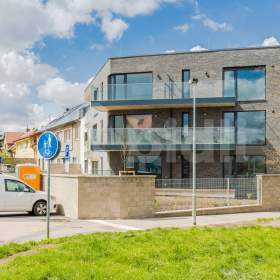 Prodej mezonetového bytu 3+kk, 3 NP, 91,1 m2 terasa 6,94 m2, sklep 6,7 m2 / 17506146