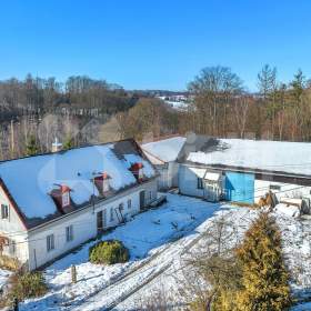 Foto inzerátu Prodej stavebních pozemků 4885 m² + 3 budovy