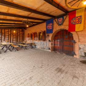 Foto inzerátu Prodej zavedeného vinného sklepa s vinohradem v Mutěnicích u Hodonína