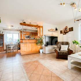 Foto inzerátu Prodej RD 377 m² s terasou, zahradou, garáží, v obci Klíčany - Praha Východ